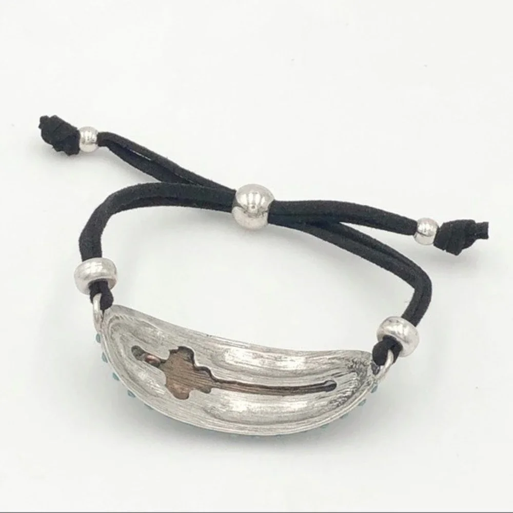 🌼 Western Cross Silver Patina Pull Tie Bracelet
